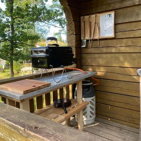 Timrad Stuga I Kanten Av Skogen Med Spa Moejlighet Mullsjö Exterior foto